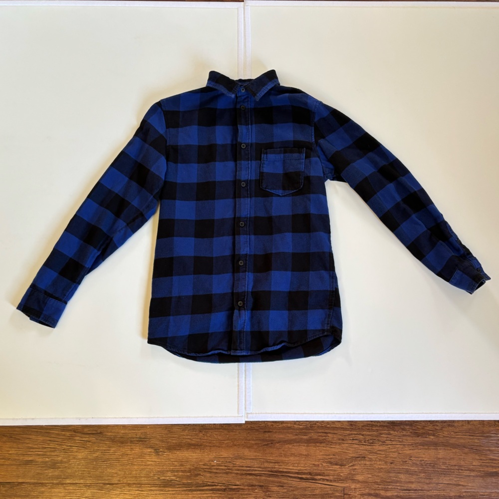 Black blue Flannel. Divided H&M size xs good condition